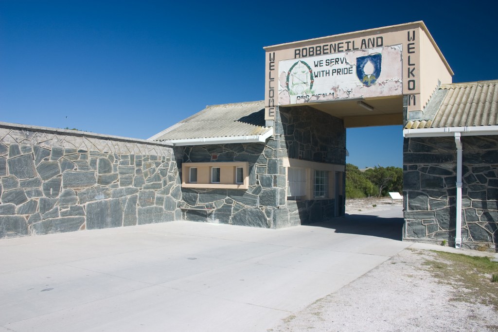 shutterstock_32050087_robben island_1024x683