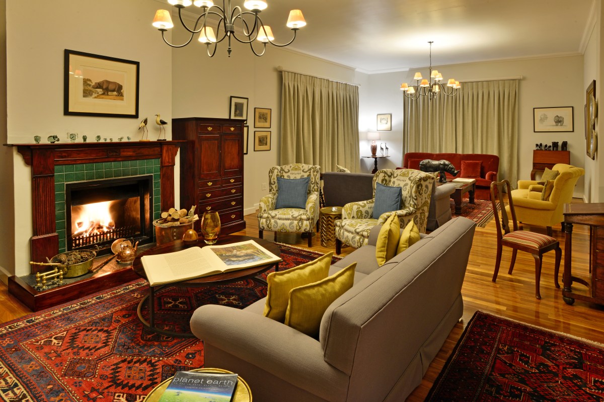 founders-lodge-formal-lounge