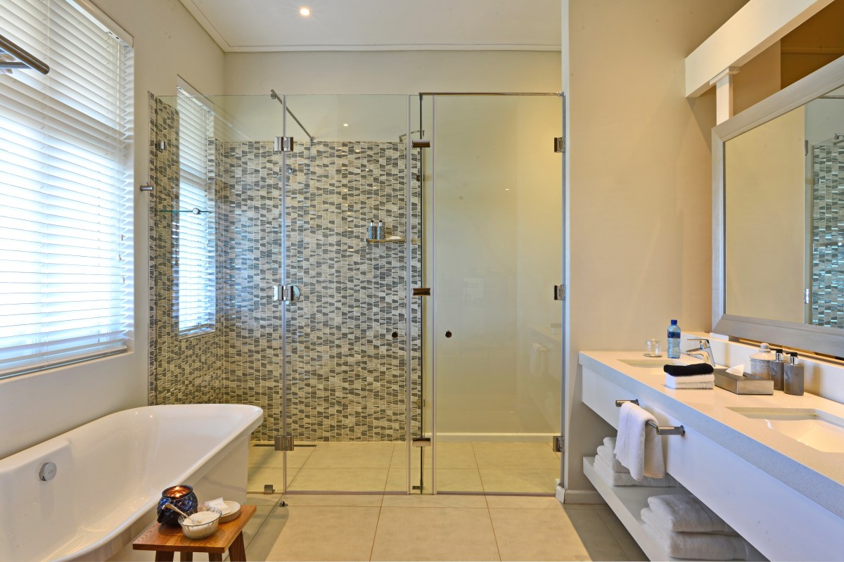 founders-lodge-suite-bathroom