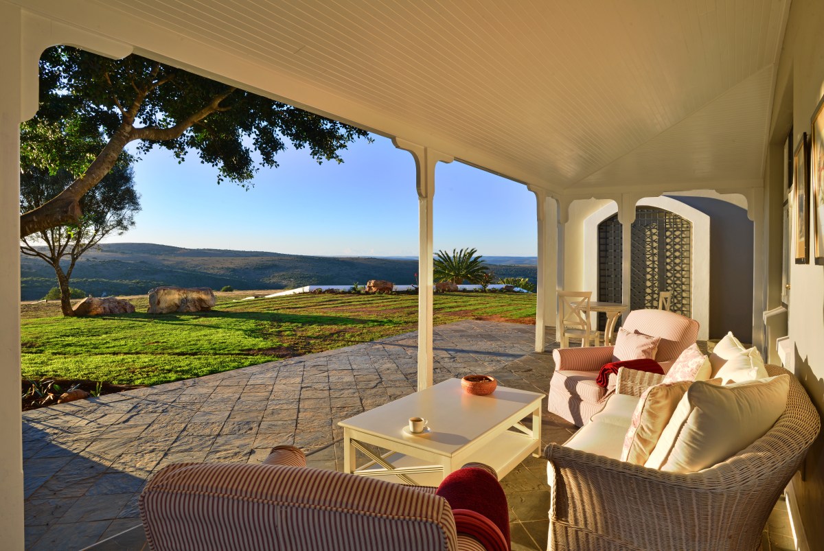 founders-lodge-sun-patio