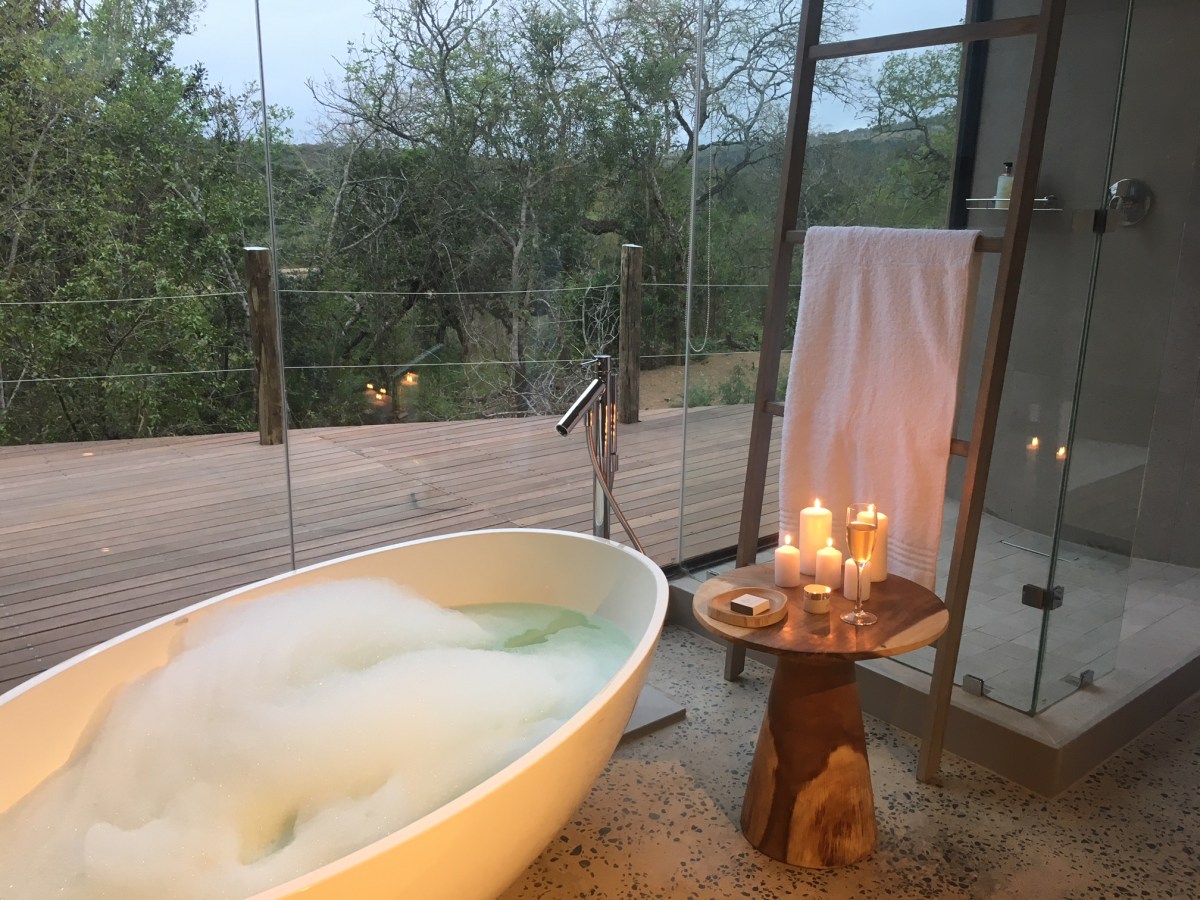 uMfolozi Big Five Reserve - Mthembu bathroom_1