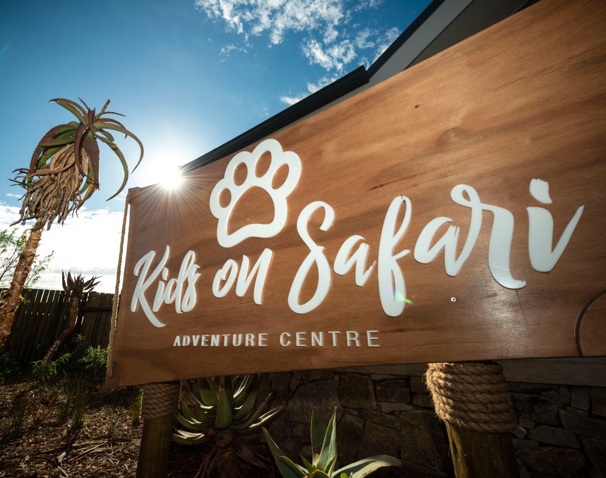 RD kids on safari sign