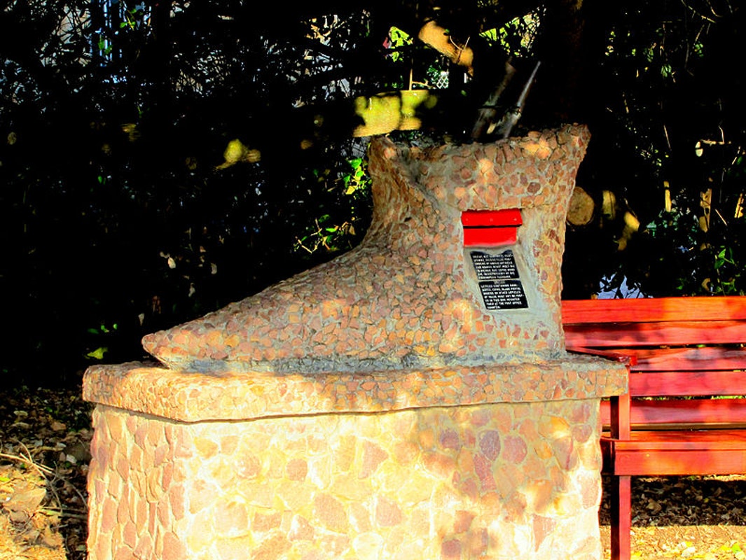 Mossel Bay Post Office Tree.jpg